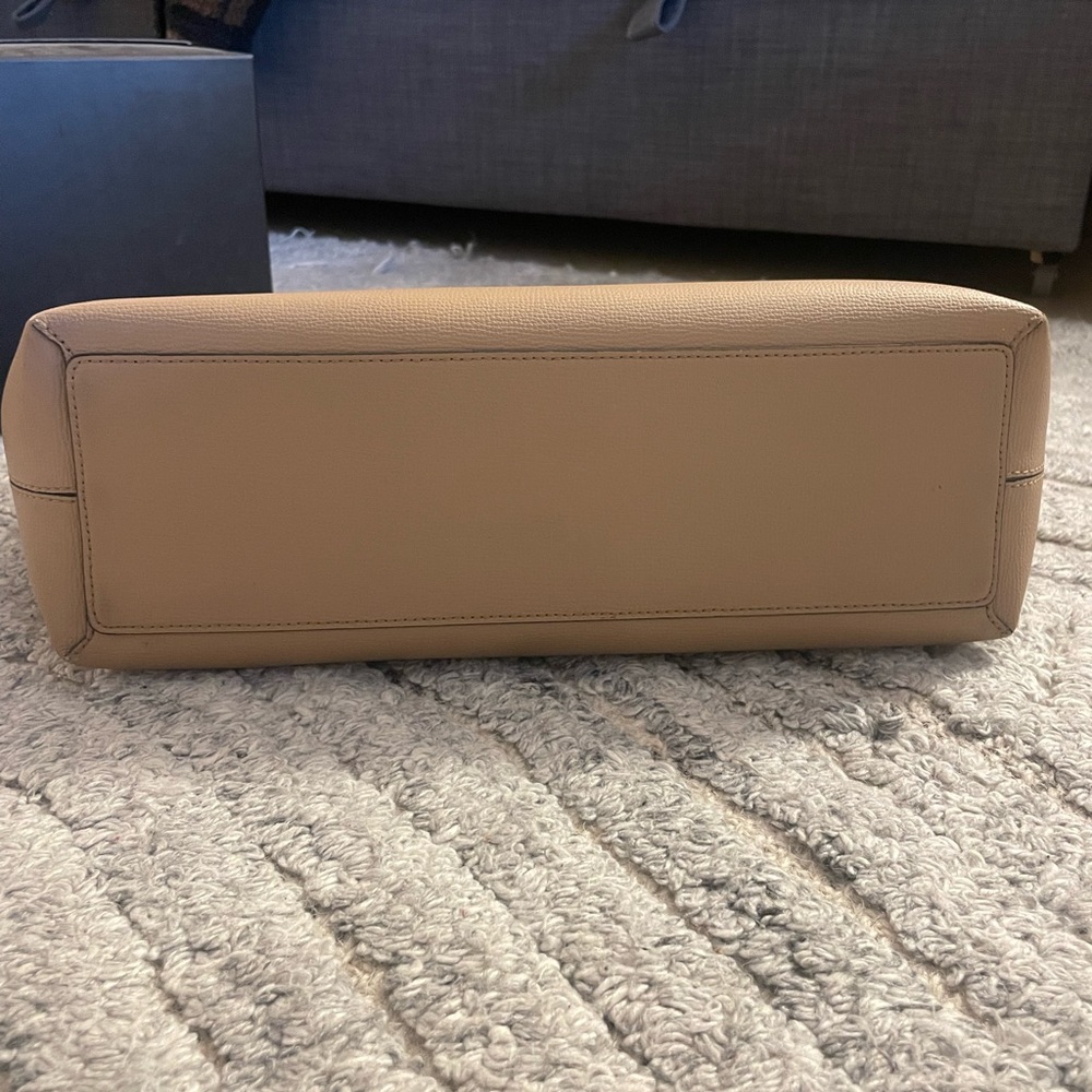 Burberry Medium Reversible Leather Tote - Mid Camel, Haymarket Check - Picture 15 of 16